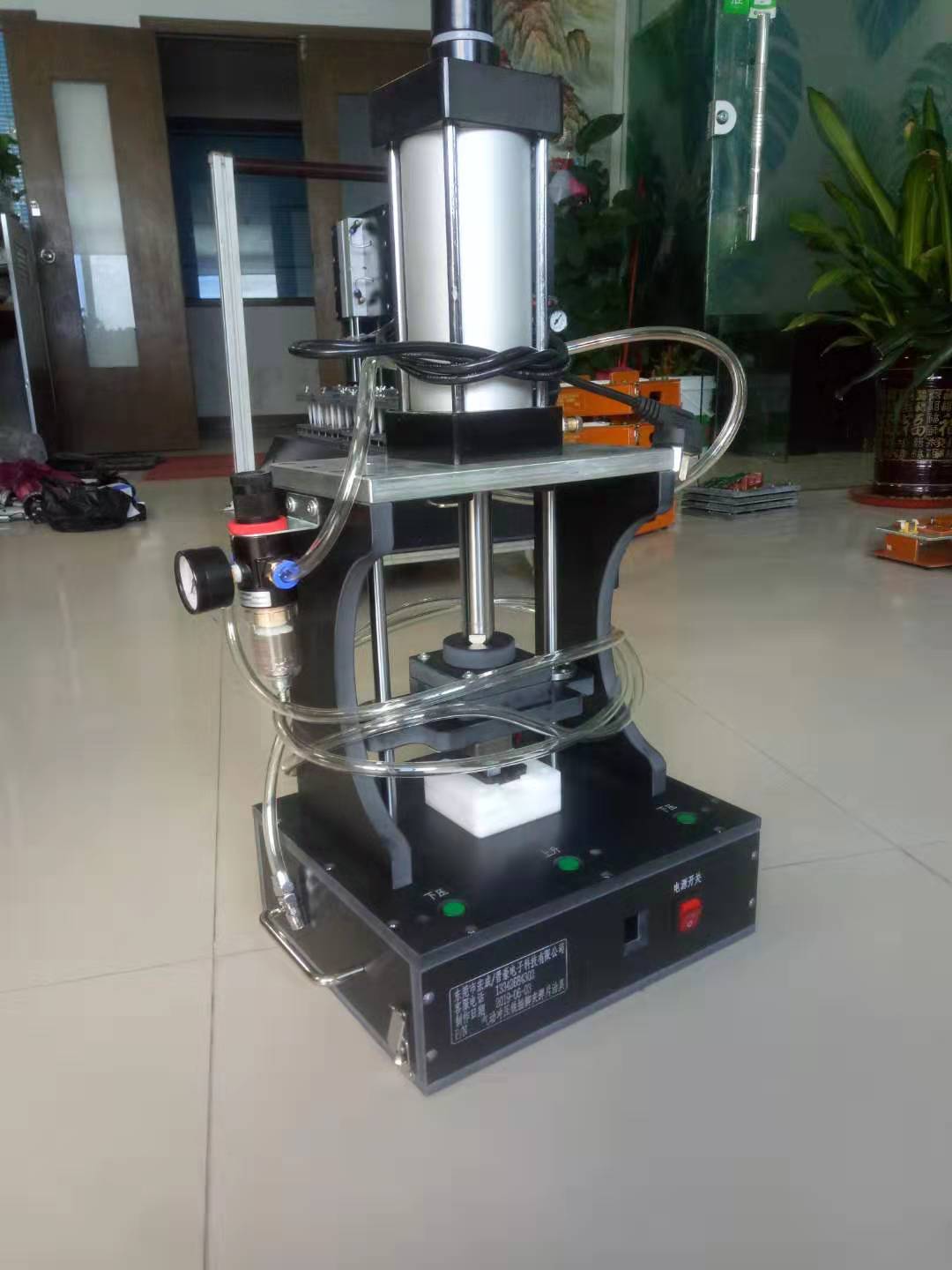 气动冲压治具10